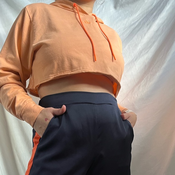 XS Adidas cropped sweatshirt in coral - Picture 2 of 5